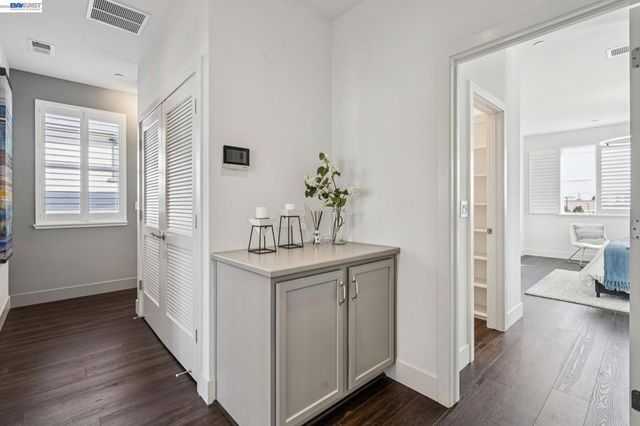 646 646 Eucalyptus Way, Alameda, CA 94501