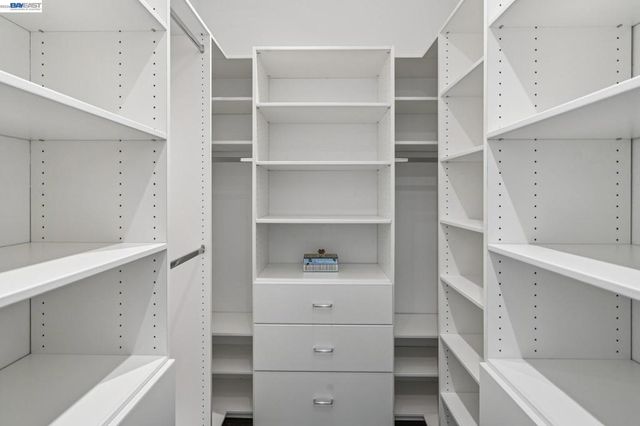 646 646 Eucalyptus Way, Alameda, CA 94501