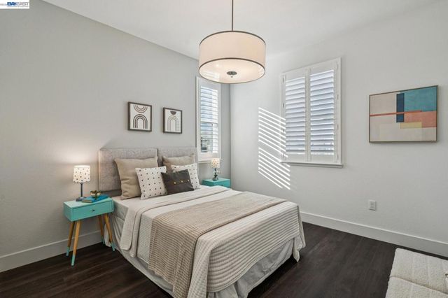 646 646 Eucalyptus Way, Alameda, CA 94501