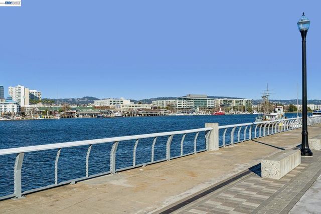 646 646 Eucalyptus Way, Alameda, CA 94501