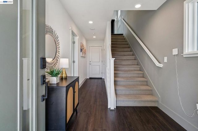 646 646 Eucalyptus Way, Alameda, CA 94501