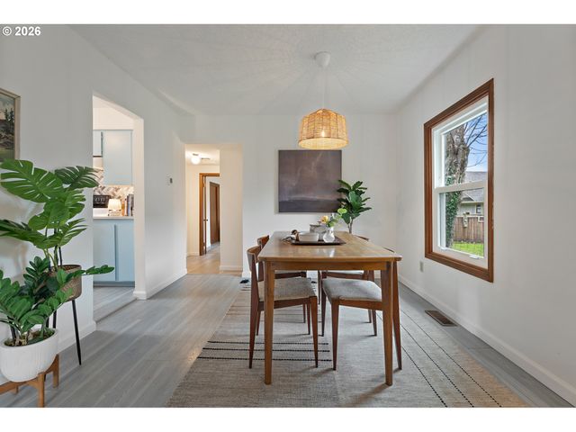 6022 N CURTIS Ave, Portland, OR 97217