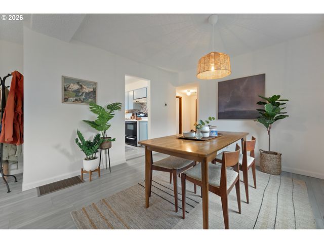 6022 N CURTIS Ave, Portland, OR 97217