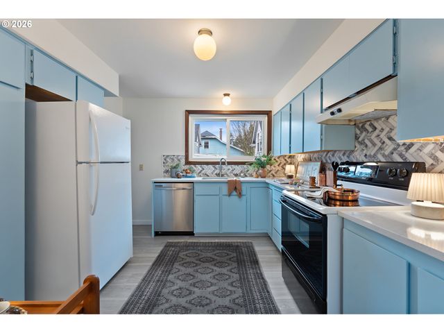 6022 N CURTIS Ave, Portland, OR 97217