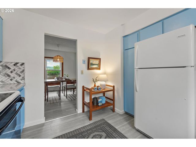 6022 N CURTIS Ave, Portland, OR 97217