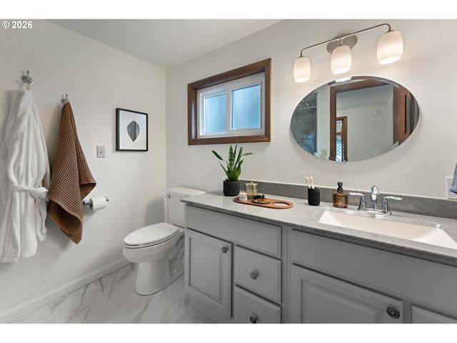 6022 N CURTIS Ave, Portland, OR 97217