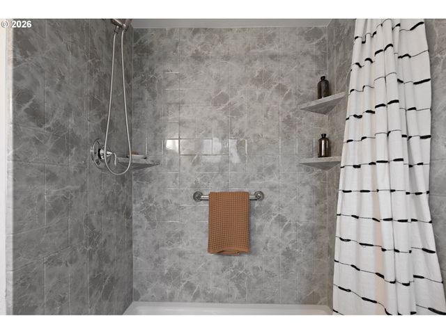 6022 N CURTIS Ave, Portland, OR 97217