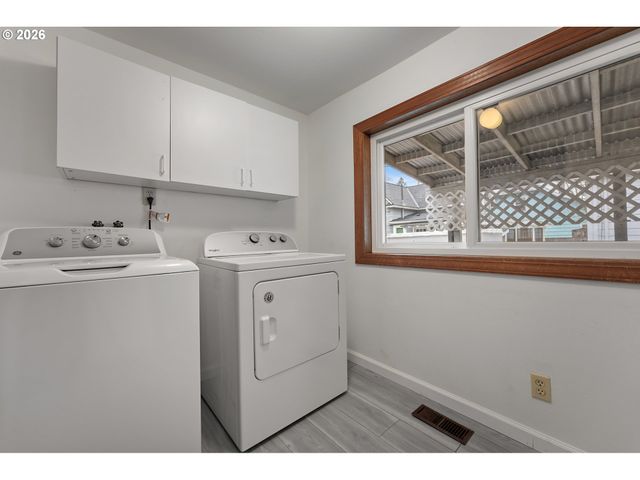 6022 N CURTIS Ave, Portland, OR 97217