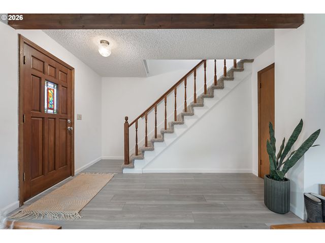 6022 N CURTIS Ave, Portland, OR 97217