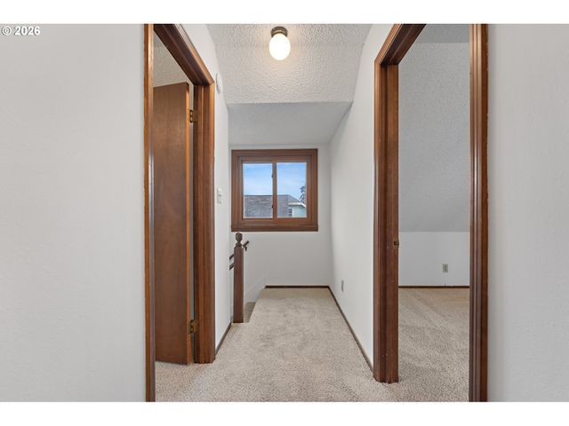 6022 N CURTIS Ave, Portland, OR 97217