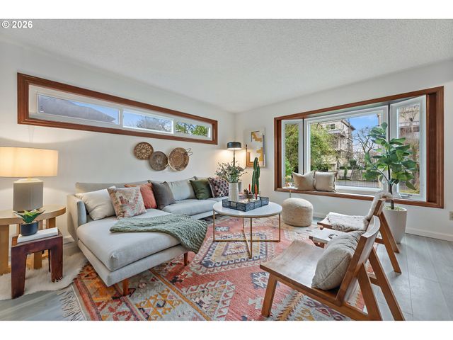 6022 N CURTIS Ave, Portland, OR 97217