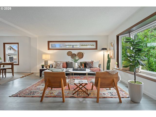 6022 N CURTIS Ave, Portland, OR 97217