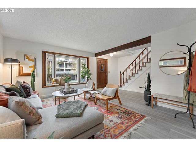 6022 N CURTIS Ave, Portland, OR 97217