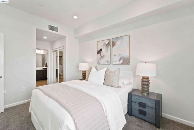 314 Llano De Los Robles Ave 7, San Jose, CA 95136