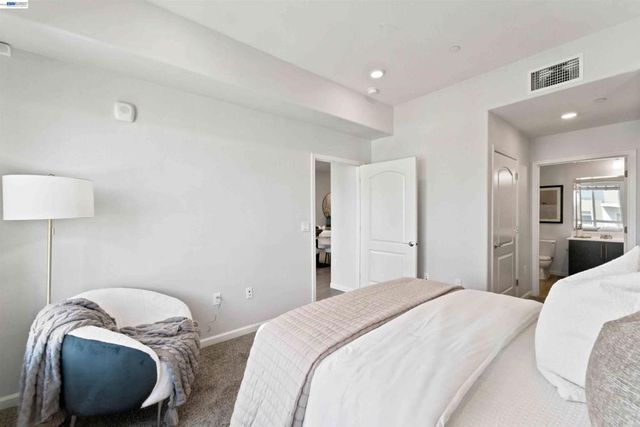 314 Llano De Los Robles Ave 7, San Jose, CA 95136