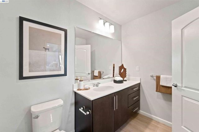 314 Llano De Los Robles Ave 7, San Jose, CA 95136