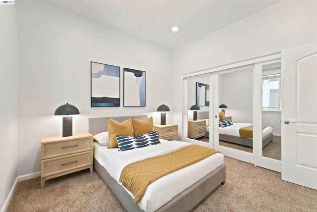 314 Llano De Los Robles Ave 7, San Jose, CA 95136