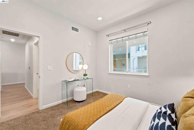 314 Llano De Los Robles Ave 7, San Jose, CA 95136
