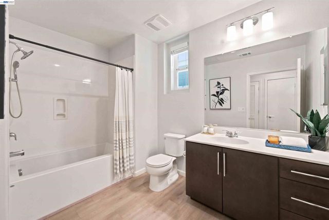 314 Llano De Los Robles Ave 7, San Jose, CA 95136