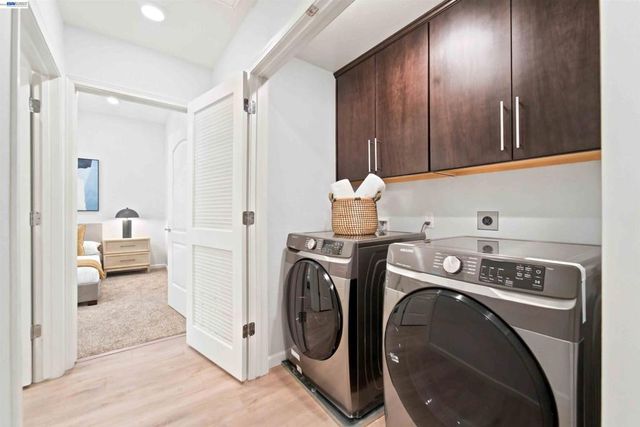 314 Llano De Los Robles Ave 7, San Jose, CA 95136