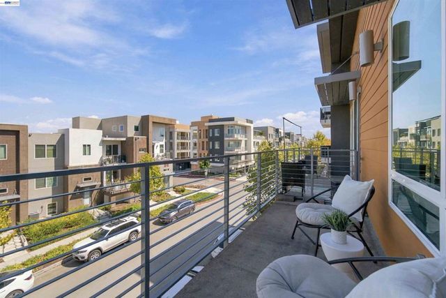 314 Llano De Los Robles Ave 7, San Jose, CA 95136
