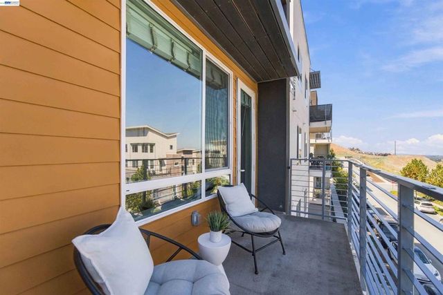 314 Llano De Los Robles Ave 7, San Jose, CA 95136