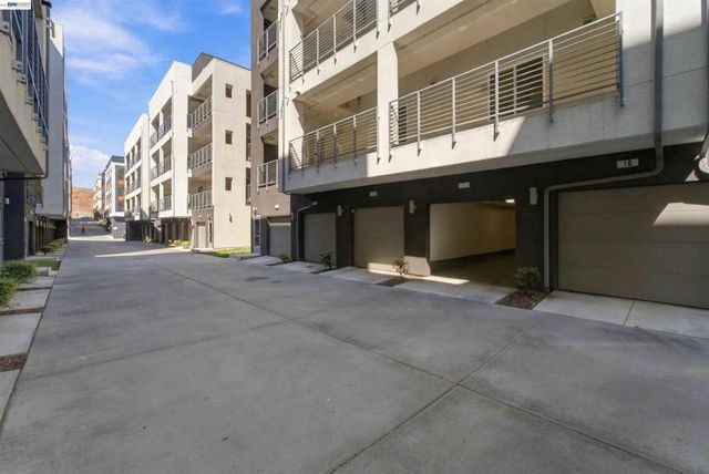 314 Llano De Los Robles Ave 7, San Jose, CA 95136