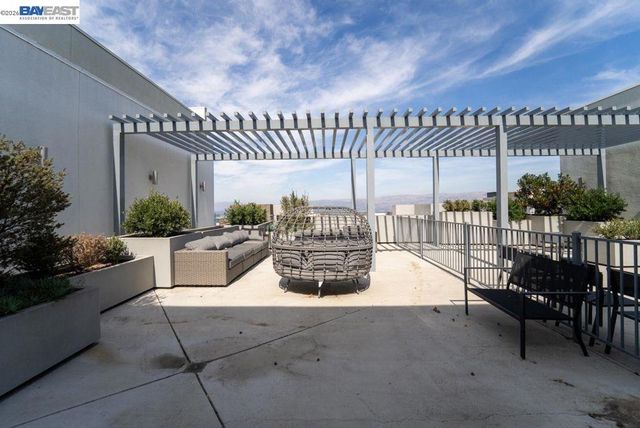 314 Llano De Los Robles Ave 7, San Jose, CA 95136