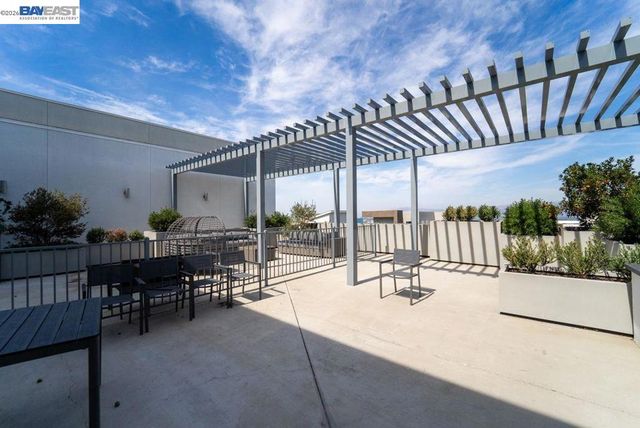 314 Llano De Los Robles Ave 7, San Jose, CA 95136
