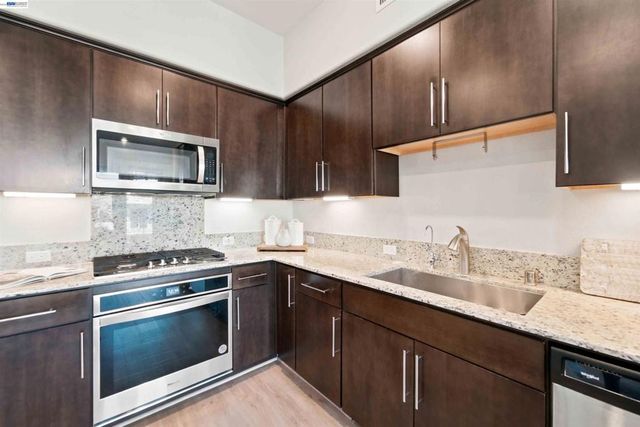314 Llano De Los Robles Ave 7, San Jose, CA 95136