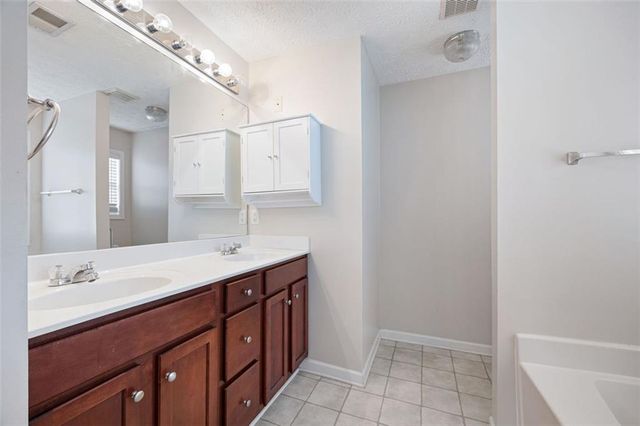 111 W SKYLINE View, Dallas, GA 30157