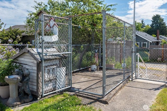 5625 S Sheridan Avenue, Tacoma, WA 98408