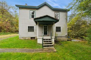 33 Timberlane Rd, Sewickley Twp, PA 15637