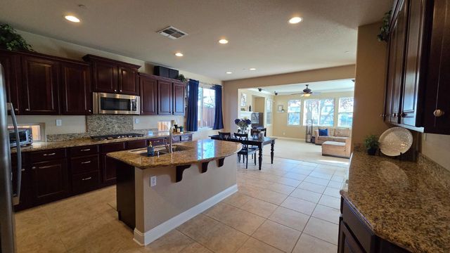 3895 Rollins Ct, West Sacramento, CA 95691