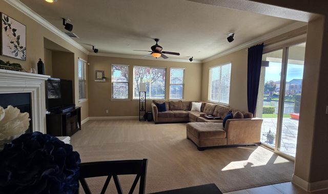 3895 Rollins Ct, West Sacramento, CA 95691