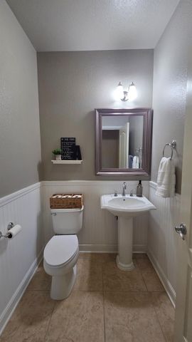 3895 Rollins Ct, West Sacramento, CA 95691