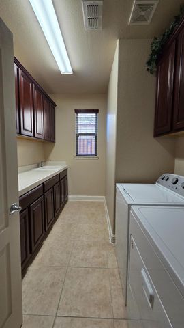 3895 Rollins Ct, West Sacramento, CA 95691