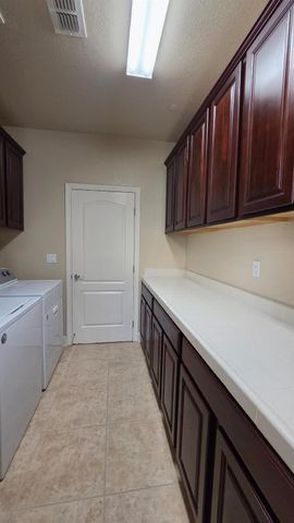 3895 Rollins Ct, West Sacramento, CA 95691