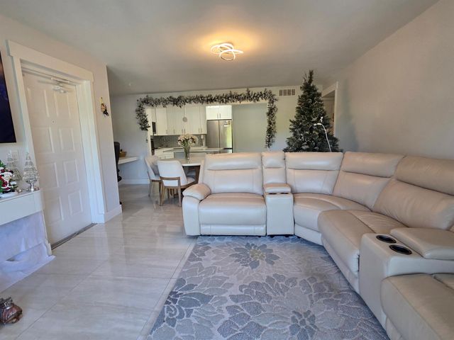 1115 Green Pine Boulevard D2, West Palm Beach, FL 33409