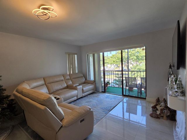 1115 Green Pine Boulevard D2, West Palm Beach, FL 33409