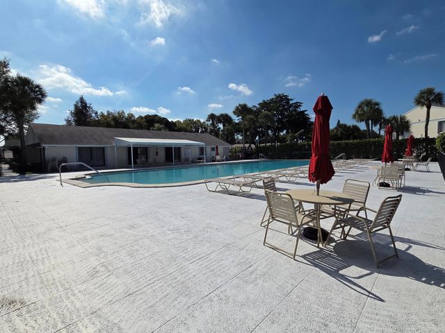 1115 Green Pine Boulevard D2, West Palm Beach, FL 33409