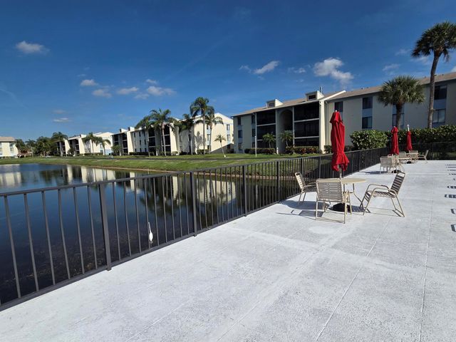 1115 Green Pine Boulevard D2, West Palm Beach, FL 33409