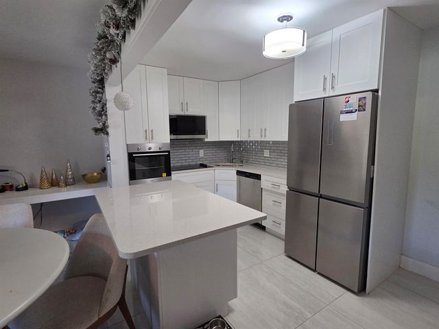 1115 Green Pine Boulevard D2, West Palm Beach, FL 33409