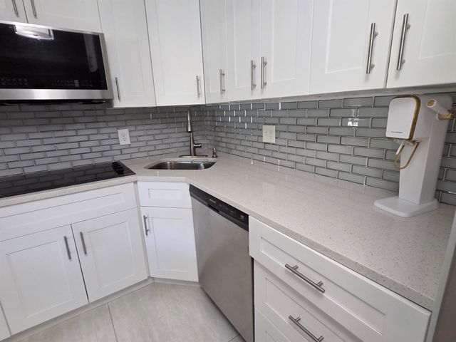 1115 Green Pine Boulevard D2, West Palm Beach, FL 33409