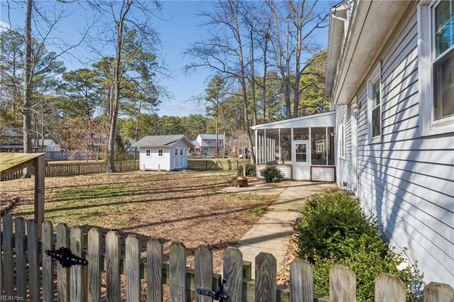 8 Martha CT, Poquoson, VA 23662