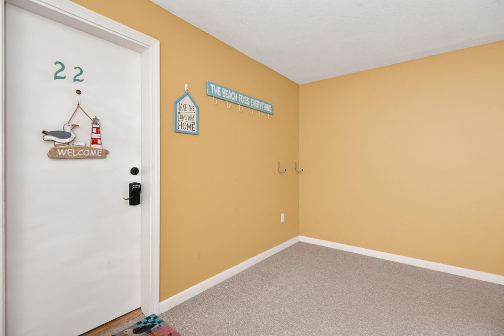 Image 18 of property listing at 615 Ocean Blvd Unit 22, Hampton, NH 03842