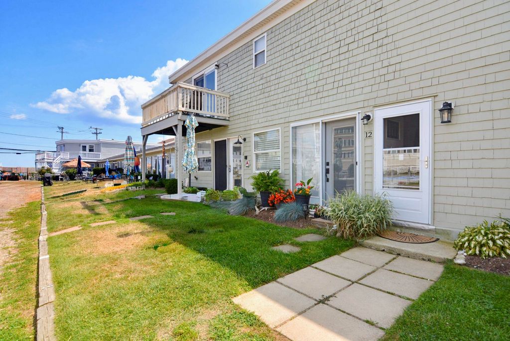 Image 19 of property listing at 615 Ocean Blvd Unit 22, Hampton, NH 03842