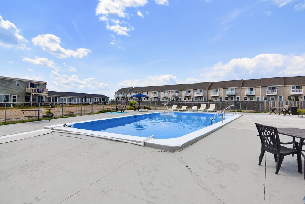 Image 21 of property listing at 615 Ocean Blvd Unit 22, Hampton, NH 03842
