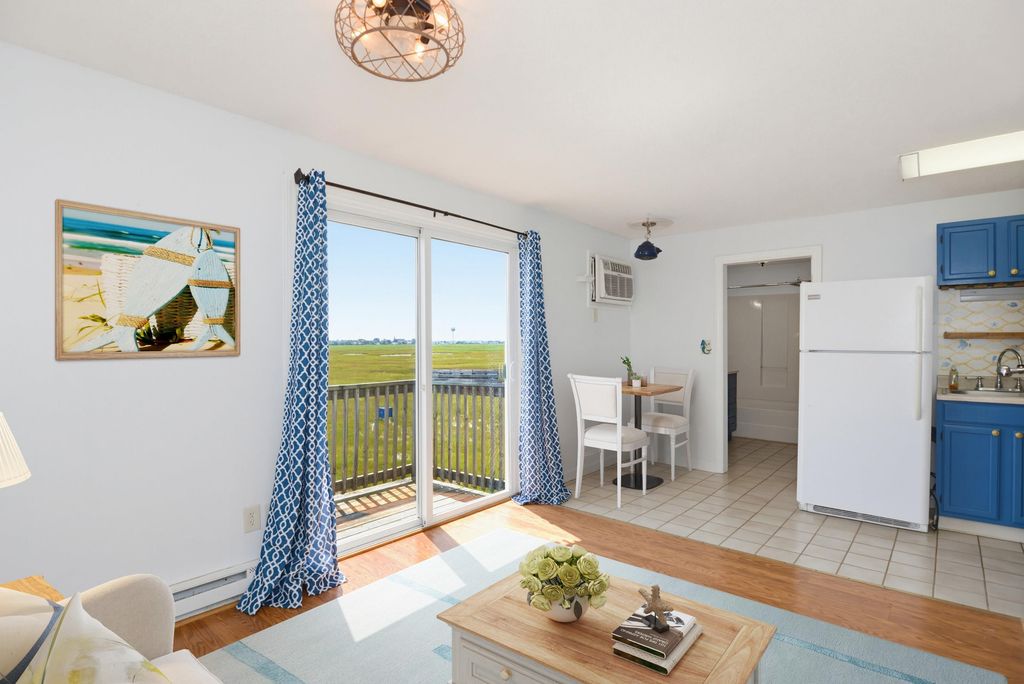 Image 7 of property listing at 615 Ocean Blvd Unit 22, Hampton, NH 03842
