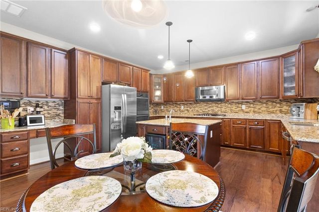 509 Hanbury RD W, Chesapeake, VA 23322